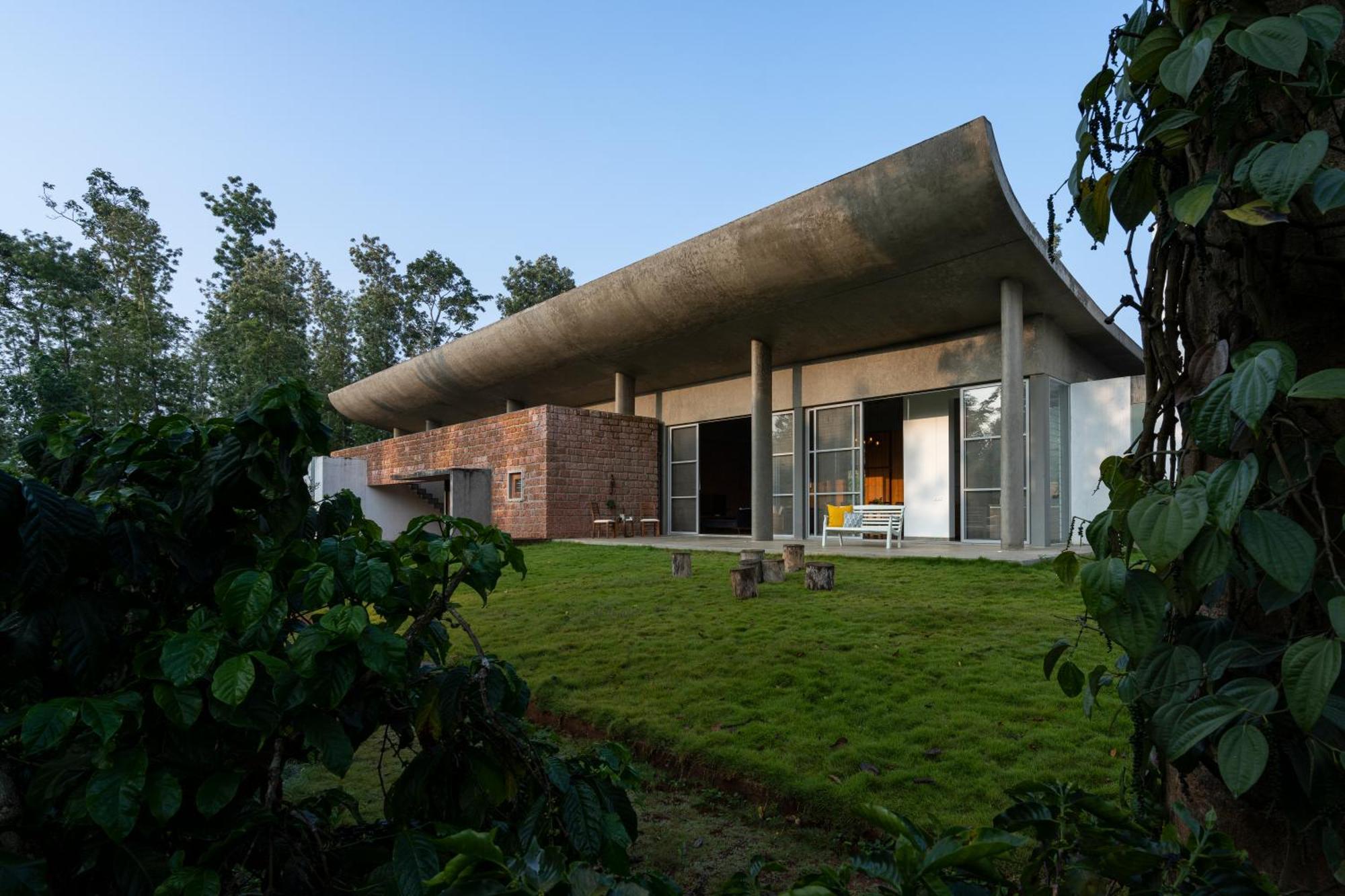 Saffronstays Cafella- A 3-Bdr Elliptical-Roof Villa In Chikmagalur Mudigere المظهر الخارجي الصورة